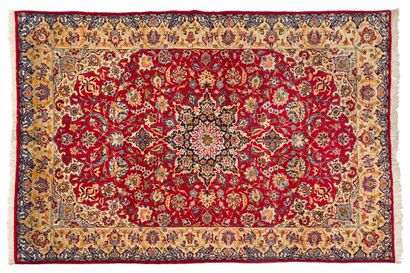 null ISPAHAN carpet (Iran), Shah's era, mid 20th century

Dimensions : 310 x 211cm.

Technical...