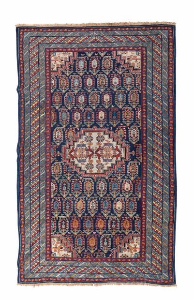 null Elegant HILLA carpet (Caucasus), late 19th century

Dimensions : 180 x 130cm.

Technical...