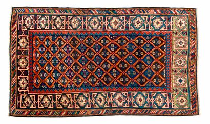 null CHIRVAN carpet (Caucasus), late 19th century

Dimensions : 165 x 98cm.

Technical...