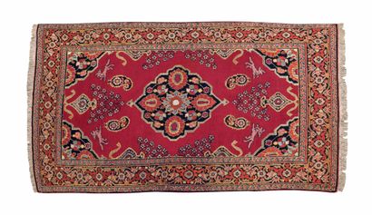 null Tapis KHORASSAN (Perse), milieu du 19e siècle

Dimensions : 200 x 125cm.

Caractéristiques...