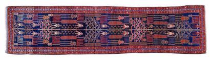 null Important tapis galerie LORI-BAKTIARI, (Perse), fin du 19e siècle

Dimensions...