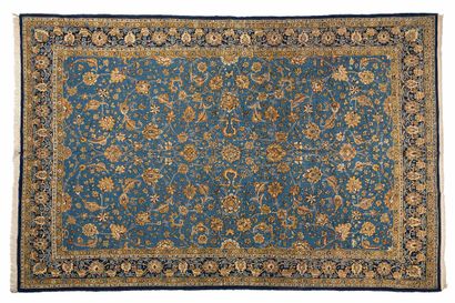 null Tapis GHOUM incrusté de Soie (Iran), milieu du 20e siècle, époque du Shah.

Dimensions...