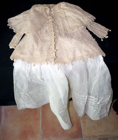 null Set of tulle dress and embroidered lace bolero, lined with silk. Period 188...