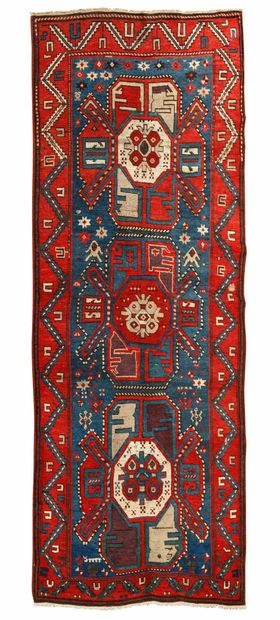 null Rare et curieux tapis KAZAK SALIANI (Caucase), fin du 19e siècle

Dimensions...