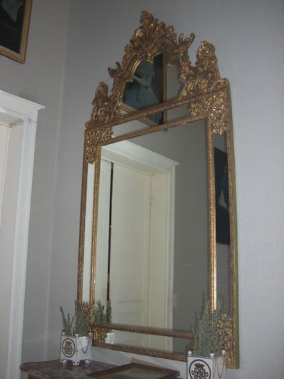 Important mirror with pediment and pare closes...