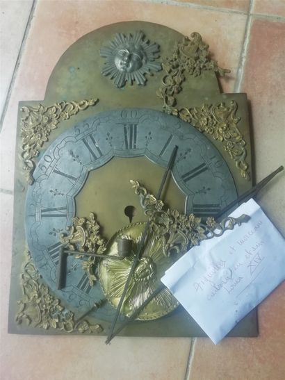 null Cadran d'horloge en bronze doré et argenté et balancier. Vers 1700