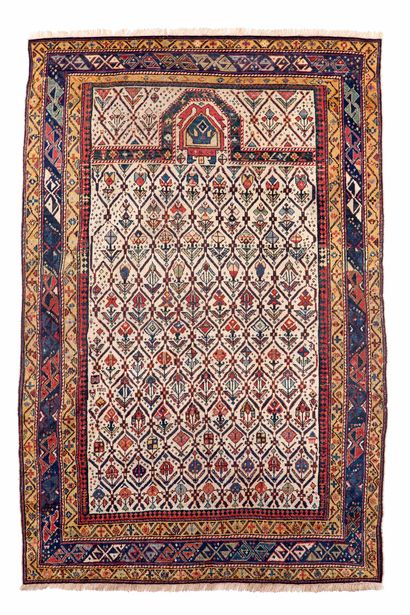 null Tapis DAGHESTAN (Caucase), fin du 19e siècle

Dimensions : 143 x 105cm.

Caractéristiques...