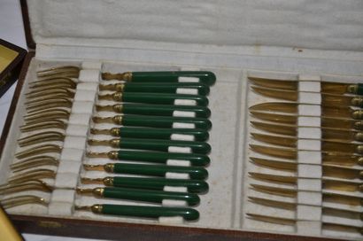 null 12 silver plated cutlery, Louis XVI style (new condition) in its case