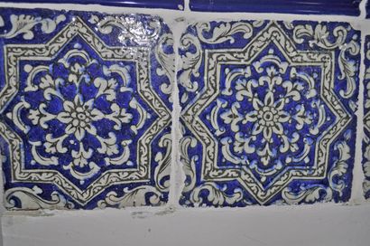 null IZNIK. 14 Ottoman earthenware tiles with flowers, polychrome decoration on white...