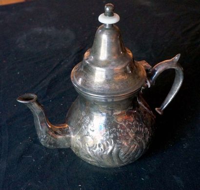 1 Moroccan silver plated coffee pot