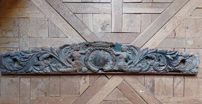null Important element of boat, in oak carved with a coat of arms surrounded by mermaids...