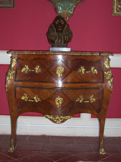 null Small chest of drawers curved all sides in veneer inlaid with leaves in scalloped...