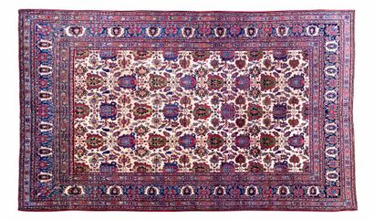 null Important and fine CERAMINOUS carpet (Persia, Tehran region), late 19th century

Dimensions...