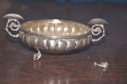 null Small silver and silver plated cup (small dents)