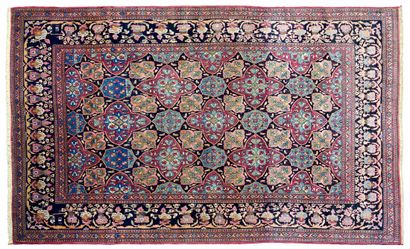 null Tapis ISPAHAN (Perse), fin du 19e siècle

Dimensions : 195 x 140cm.

Caractéristiques...