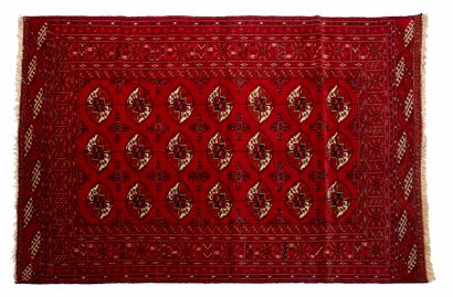 null BOUKHARA carpet on silk chains (Russia), circa 1930

Dimensions : 180 x 130cm.

Technical...