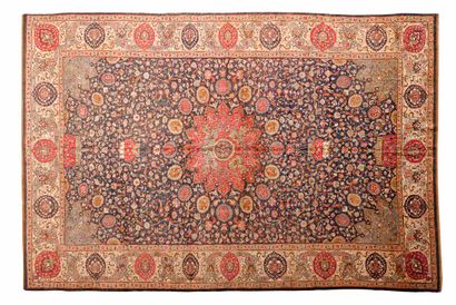 AMRITSAR carpet (India), Late 19th century

Dimensions...