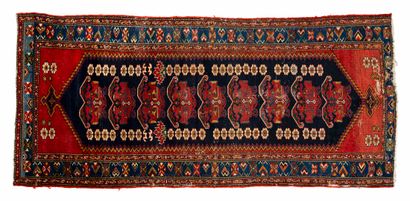 null Tapis HAMADAN (Perse), début du 20e siècle

Dimensions : 280 x 108cm.

Caractéristiques...