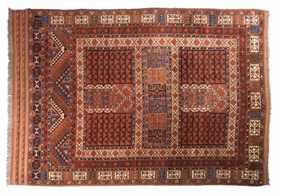 null Tapis YAMOUD HATCHLOU (Asie Centrale), début du 20e siècle

Dimensions : 205...