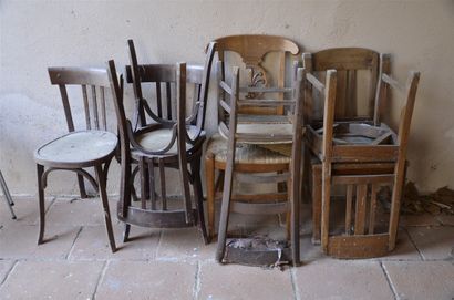 7 chaises rustiques et genre Thoné