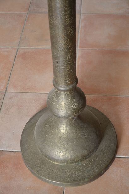null Floor lamp in worked brass Morocco, circa 1940. Ht. 150cm