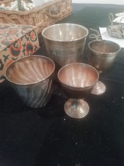 null Lot composed of: 1 timbale and 1 egg cup in silver + 1 timbale and 1 egg cup...