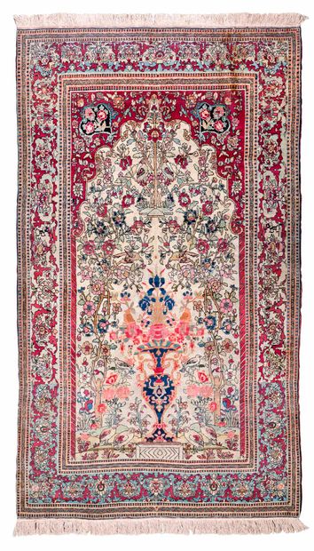 null Tapis ISPAHAN (Perse), fin du 19e siècle

Dimensions : 234 x 144cm.

Caractéristiques...