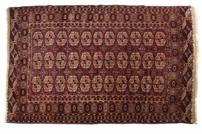 null BOUKHARA carpet (Russia), end of the 19th century

Dimensions : 193 x 125cm.

Technical...
