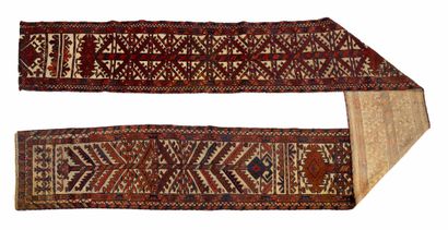 null Bande tapis kilim TURKMÈNE (Asie Centrale), fin du 19e siècle

Dimensions :...