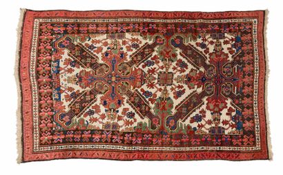 null SEIKHOUR carpet (Caucasus), end of the 19th century

Dimensions : 185 x 115cm.

Technical...