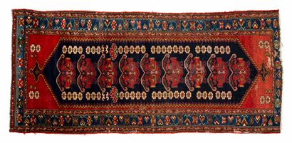 null HAMADAN carpet (Persia), early 20th century

Dimensions: 280 x 108cm.

Technical...