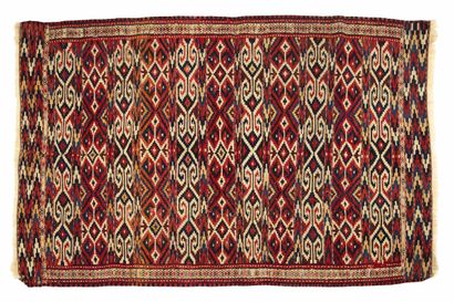 null Tapis KILIM YOMOUD (Asie centrale), fin du 19e siècle
Dimensions : 200 x 120cm.
Caractéristiques...