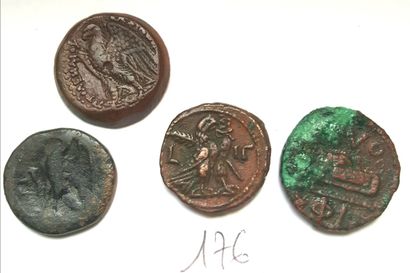null Lot de 4 monnaies ptolémaïques.