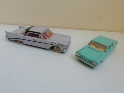 null DINKY TOYS. Lot composed of: Chrysler Saratoga, 550, average condition, chipped...