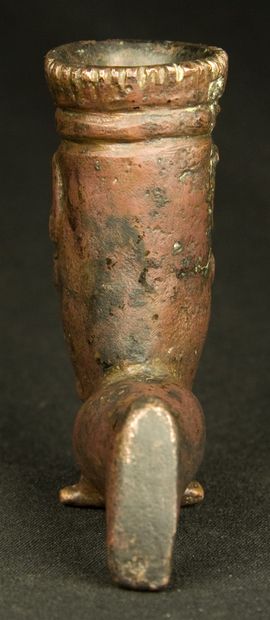 null Rhyton in bronze with beautiful red patina in the form of a leg decorated with...