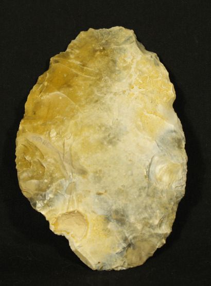 null Exceptional biface in finely cut flint. Found in rue des Gentelles in Amiens...