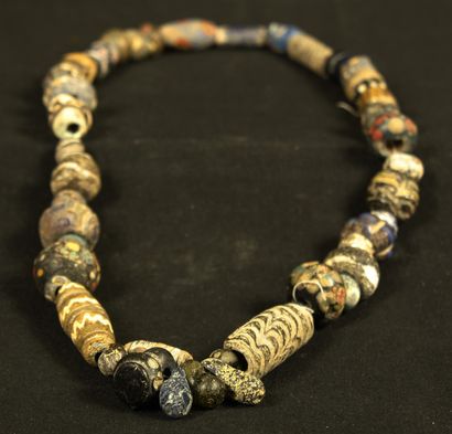 Necklace made of glass paste beads: some...