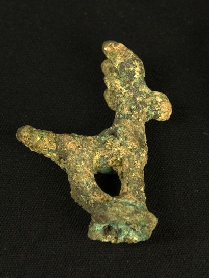 Small deer in bronze with patina of excavation.
Roman...