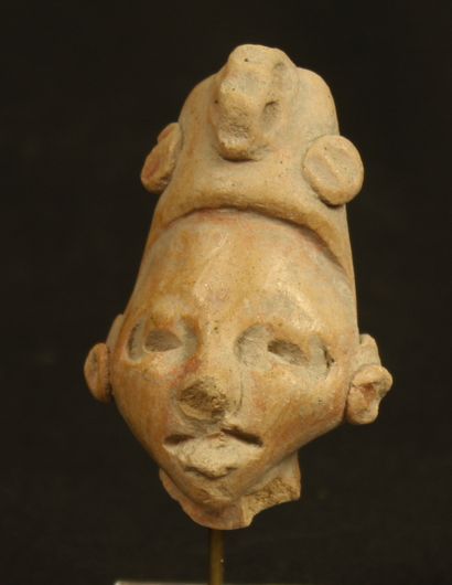 Terracotta statuette head adorned with discoid...