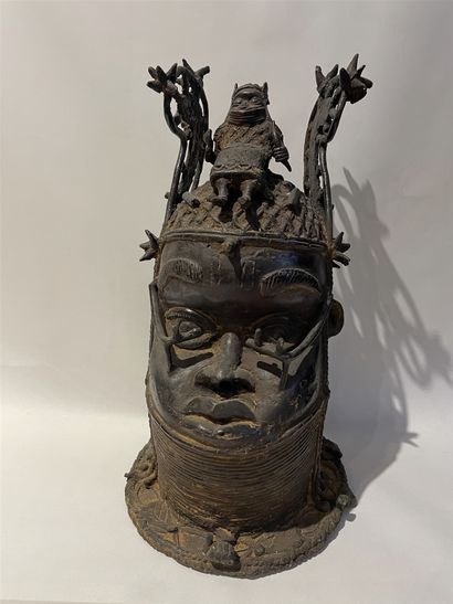 null Commemorative head of the Oba king of the Kingdom of Yew surmounted by a small...