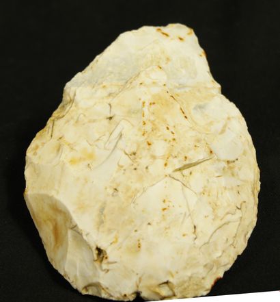 null Mousterian chalcedony biface. From Dordogne. 12,1X9cm