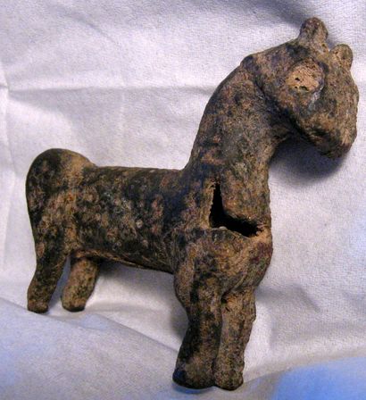 null Serrure en forme de Cheval en bronze 
Époque Sassanide II-VII 6,7 cm X 5,7 ...