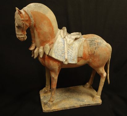 Horse in polychrome terra cotta, he is leaning...