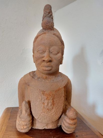null Important buste d’un roi Uba en terre crue.
Culture Ife, Royaume du Bénin. H...