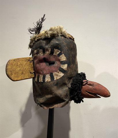 null Important Masque Kachina des Indiens Hopi représentant un oiseau en peau au...