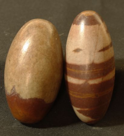 null Lot de 2 Shiva lingams, symbole du dieu Shiva, symbole sacré dans la mythologie...