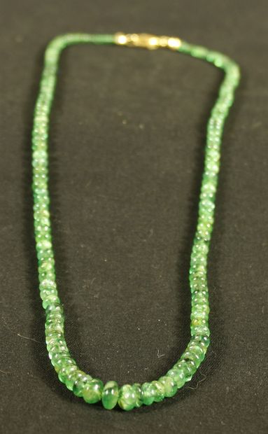 Necklace made of spherical emerald beads...