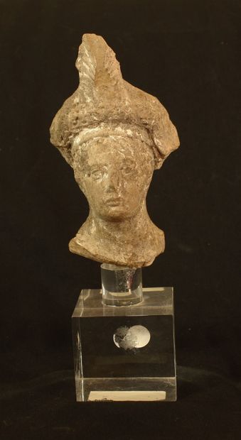 Important terracotta head wearing a crown...