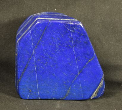 null Important Bloc de lapis-lazuli poli d’un bleu intense provenant du Pakistan....