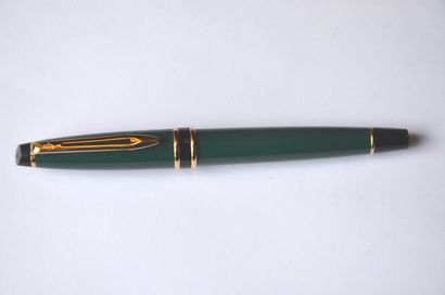 null Set of 2 Waterman fountain pens, black, green and gold lacquered